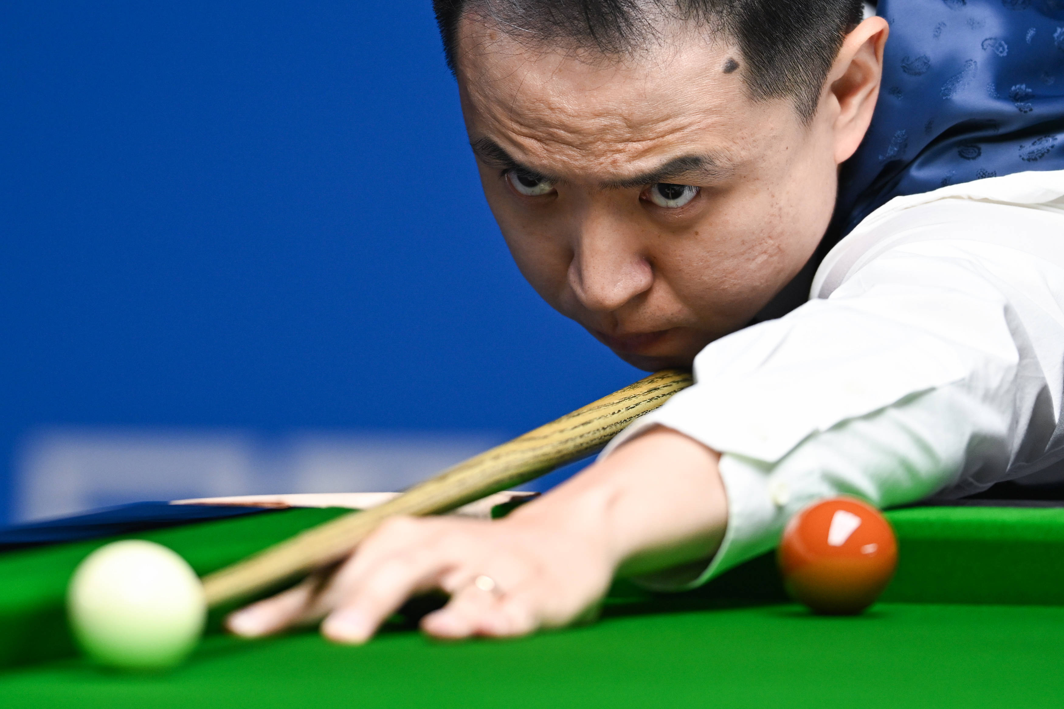 着一批年轻 着一批年轻