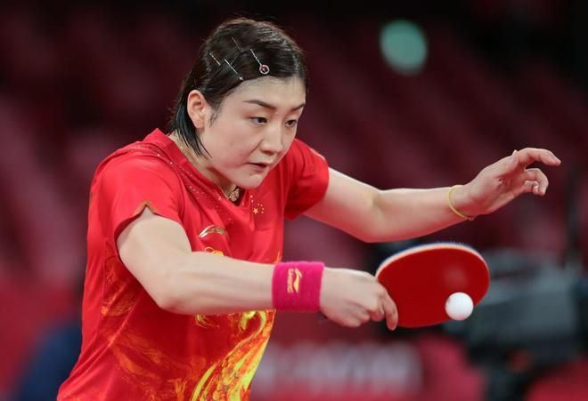 风格而闻名 风格而闻名